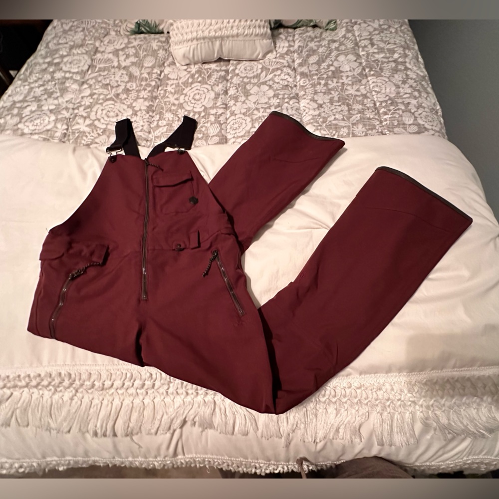 Volcom women’s bibs size S